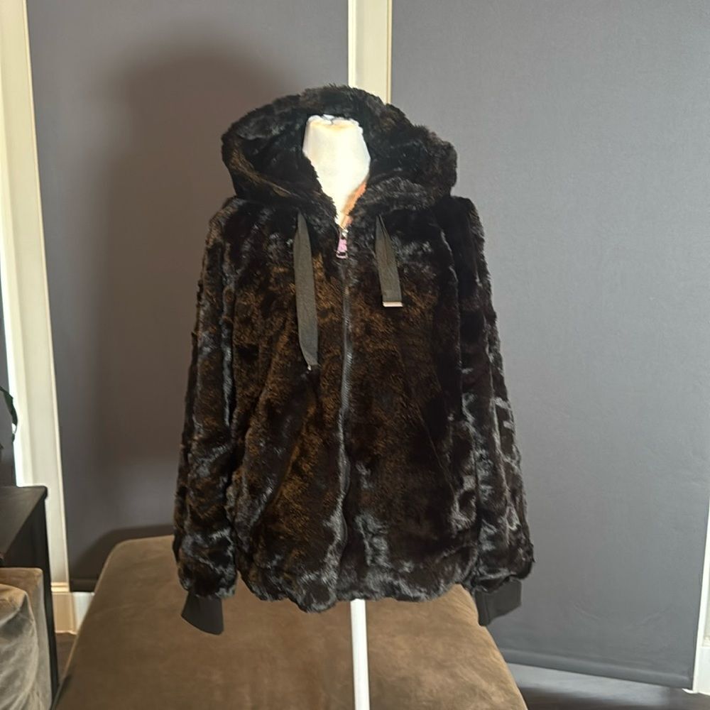 Women’s Black Super Soft Faux Fur Hooded Short Jacket Full Zip Size S NWT